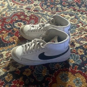 Nike Blazer Mid '77
Boys' Grade School size 6Y